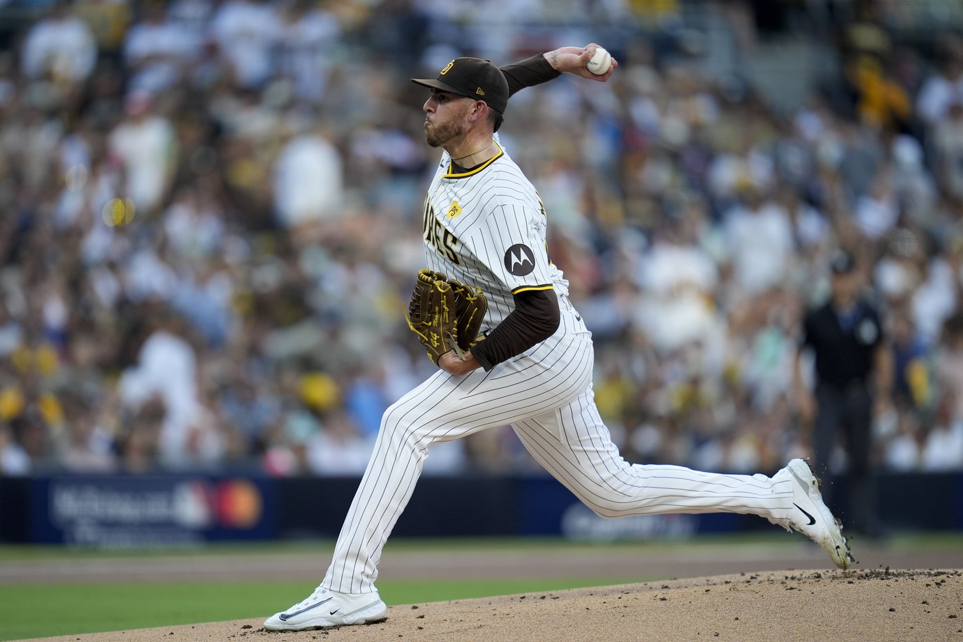 Starting pitchers Max Fried and Joe Musgrove exit early with injuries in Braves-Padres playoff game | iNFOnews.ca