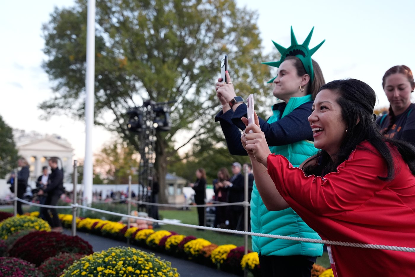 Trump hosts White House Halloween bash with superheroes and presidential lookalikes amid shutdown | iNFOnews.ca