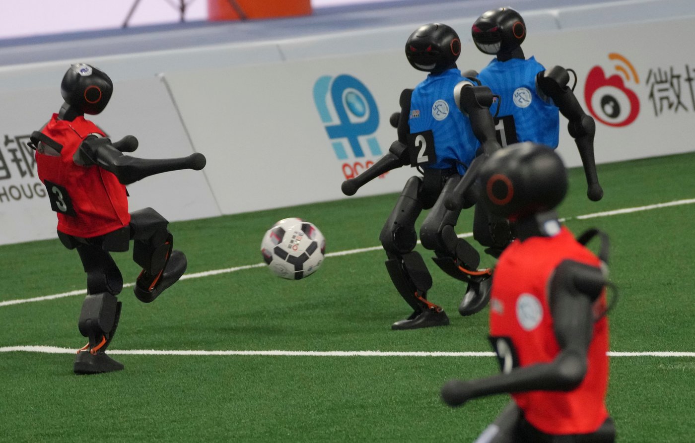 Humanoid robots sprint, play soccer and set records at Beijing games, in photos | iNFOnews.ca