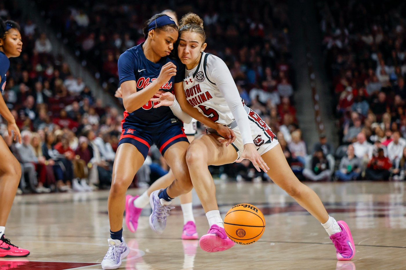 Edwards, Okot lead No. 3 South Carolina to 85-48 blowout of No. 17 Ole Miss and share of SEC title | iNFOnews.ca