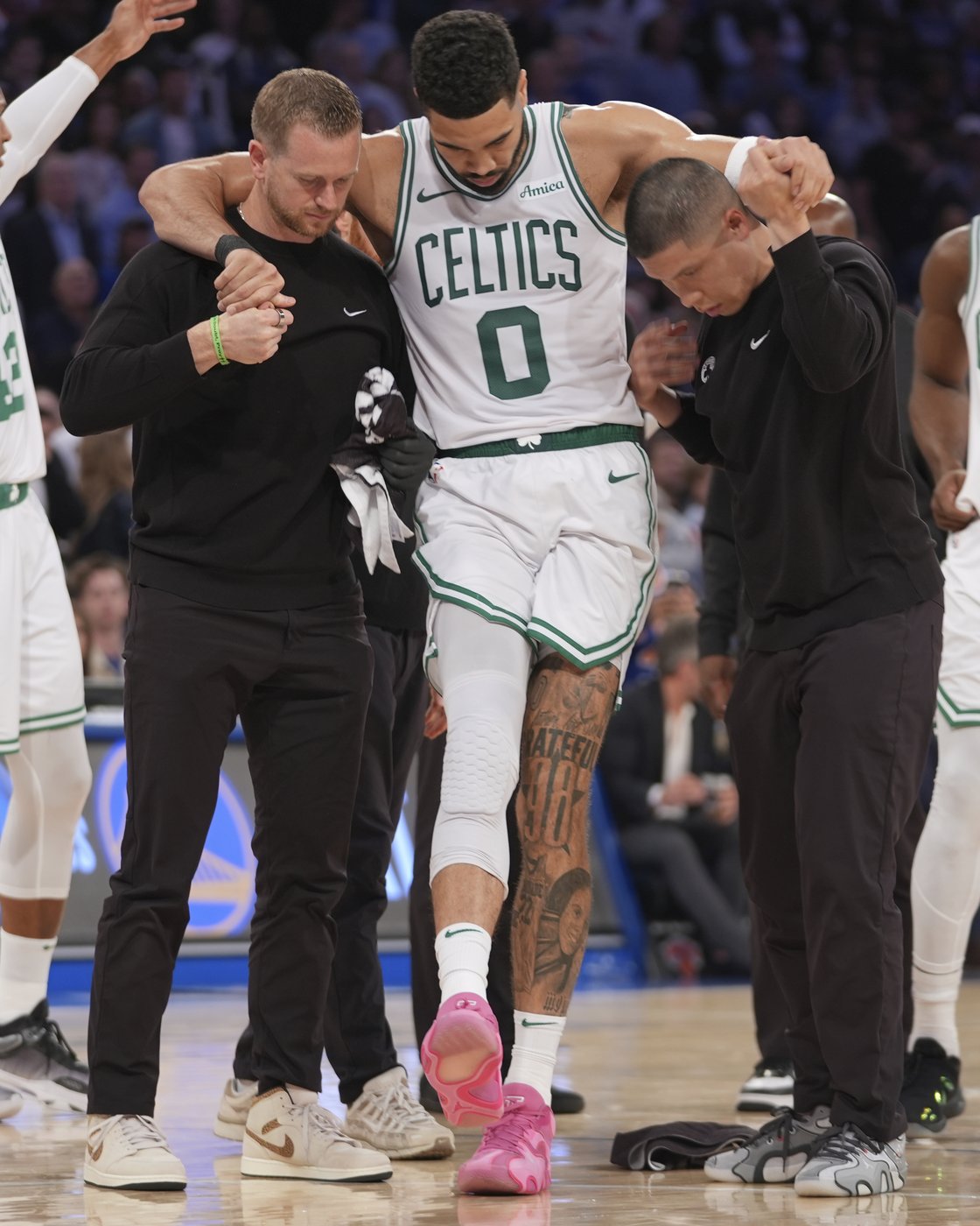 Jayson Tatum carried off floor with right leg injury and Celtics star will have MRI | iNFOnews.ca Jayson Tatum carried off floor with right leg injury and Celtics star will have MRI | iNFOnews.ca