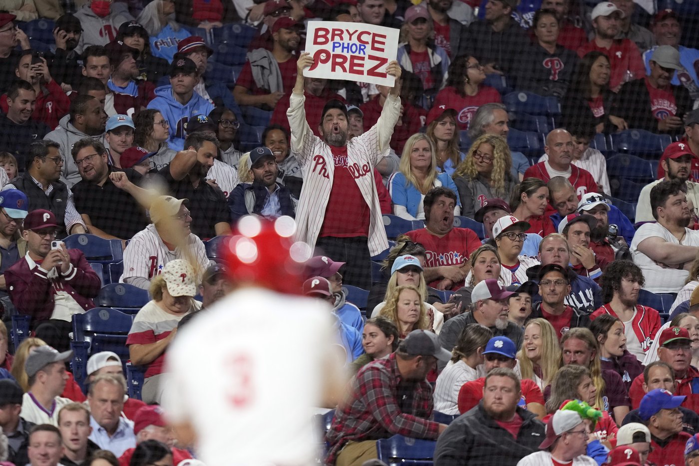 Castellanos homers as the Phillies beat the Cubs 9-6 and clinch first-round bye in playoffs | iNFOnews.ca