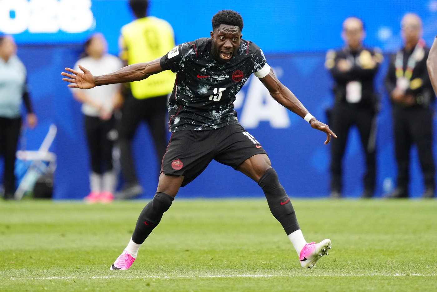 Davies says lingering hamstring injury kept him out of Canada's World Cup finale | iNFOnews.ca