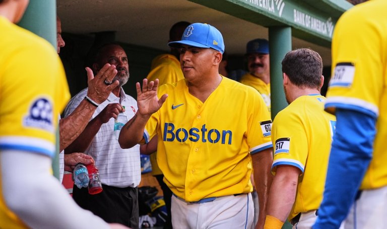 Ranger Suarez goes 7 innings, Wilyer Abreu hits key 2-run double as Red Sox beat Royals 5-1 | iNFOnews.ca