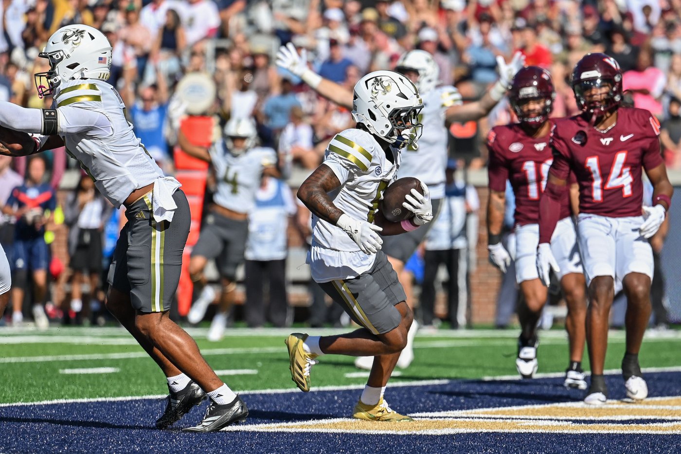 Hosley and King shine as No. 13 Georgia Tech starts strong and rolls to 35-20 win over Virginia Tech | iNFOnews.ca