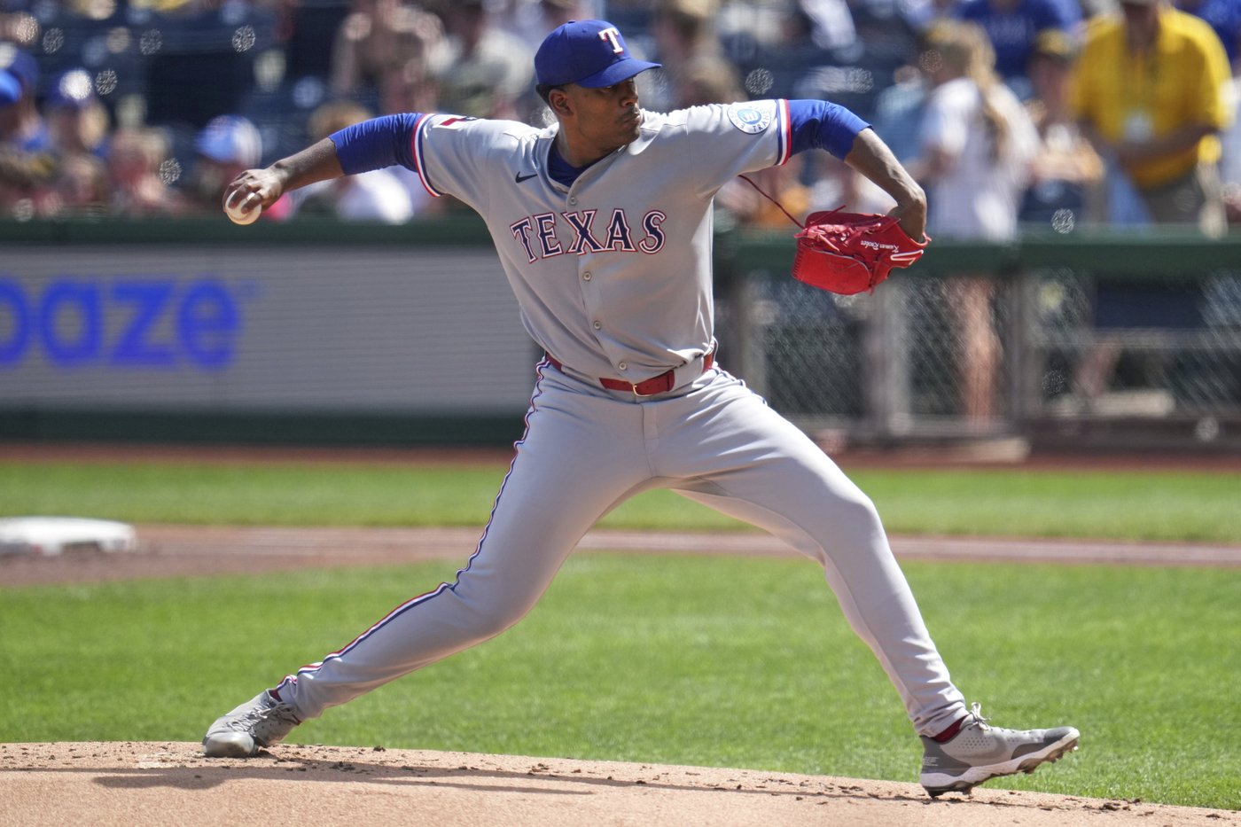 Seager has tiebreaking RBI single, Rocker gets 2nd straight win as Rangers beat Pirates 3-2 | iNFOnews.ca
