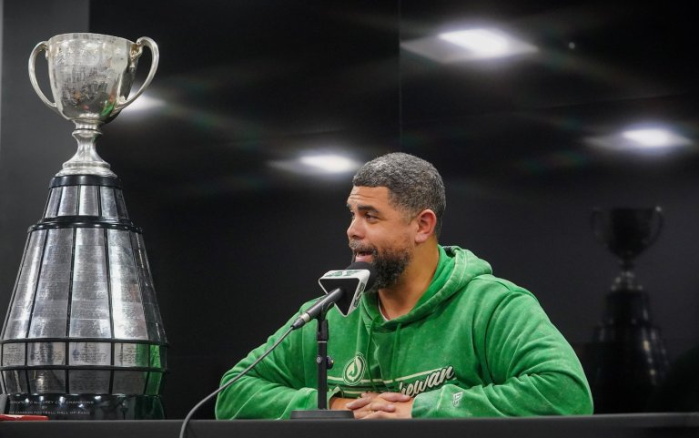 Roughriders' Corey Mace captures CFL's coach of the year award | iNFOnews.ca