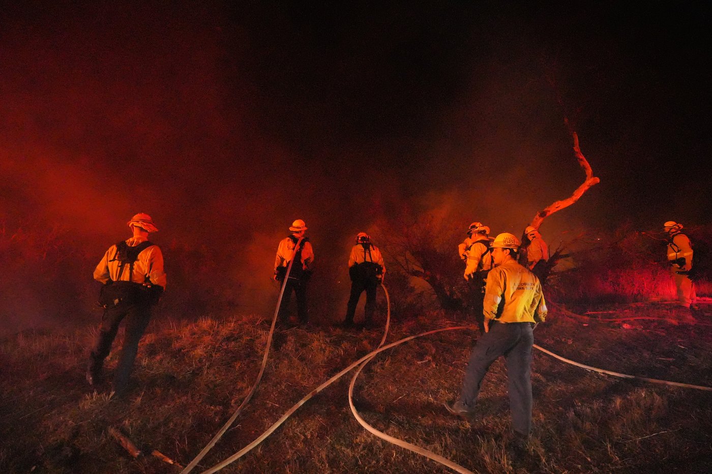 Brush fires spark in Southern California as hot weather and winds raise wildfire risk | iNwheels Brush fires spark in Southern California as hot weather and winds raise wildfire risk | iNwheels