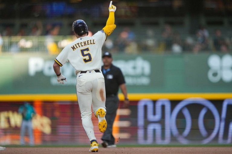 Garrett Mitchell and Gary Sánchez help Brewers score 6 in 1st inning and beat Mariners 7-4 | iNFOnews.ca