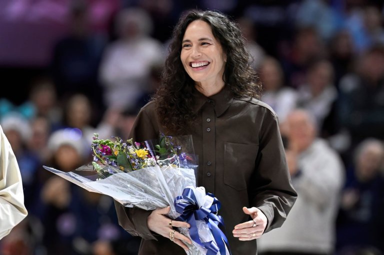 Sue Bird has jersey retired at UConn ahead of top-ranked Huskies' game against DePaul | iNFOnews.ca
