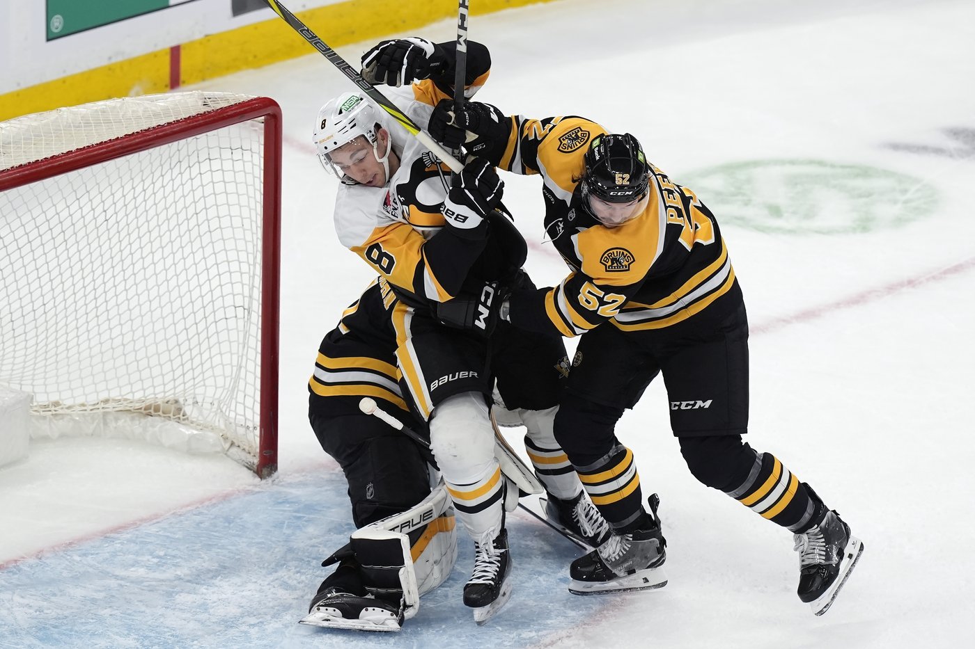 Tomasino scores 3rd period goal to give Penguins 2-1 win over Bruins | iNFOnews.ca Tomasino scores 3rd period goal to give Penguins 2-1 win over Bruins | iNFOnews.ca