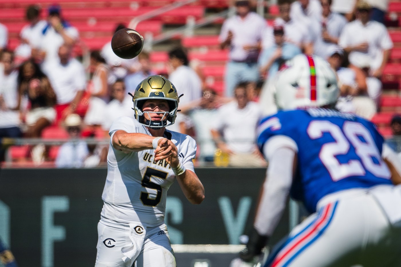Jennings tosses 5 TDs as No. 17 SMU routs UC Davis 56-10 in scorching Texas heat | iNFOnews.ca