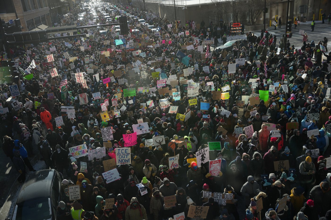 Thousands rally against immigration enforcement in subzero Minnesota temperatures | iNFOnews.ca