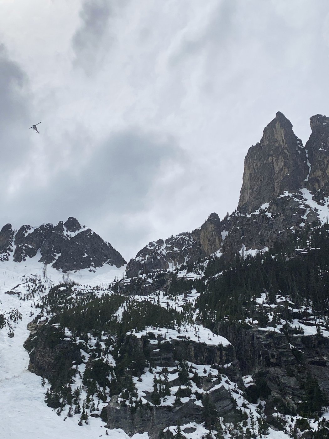 Climber who survived 400-foot fall that killed 3 others was unconscious before seeking pay phone | iNFOnews.ca