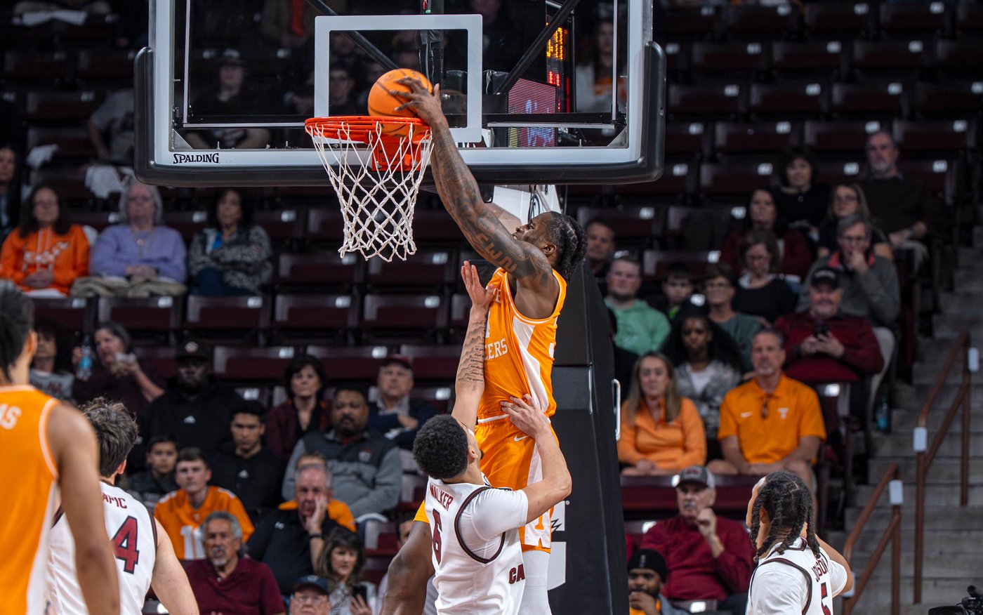 Estrella and Okpara lead No. 23 Tennessee to dominant 78-59 win over South Carolina | iNFOnews.ca