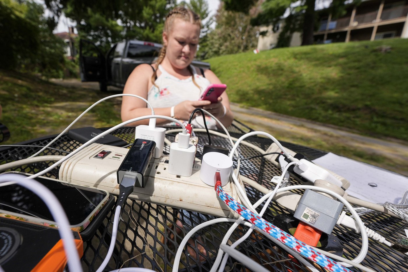 Supplies arrive by plane and by mule in North Carolina as Helene's death toll tops 130 | iNFOnews.ca Supplies arrive by plane and by mule in North Carolina as Helene's death toll tops 130 | iNFOnews.ca