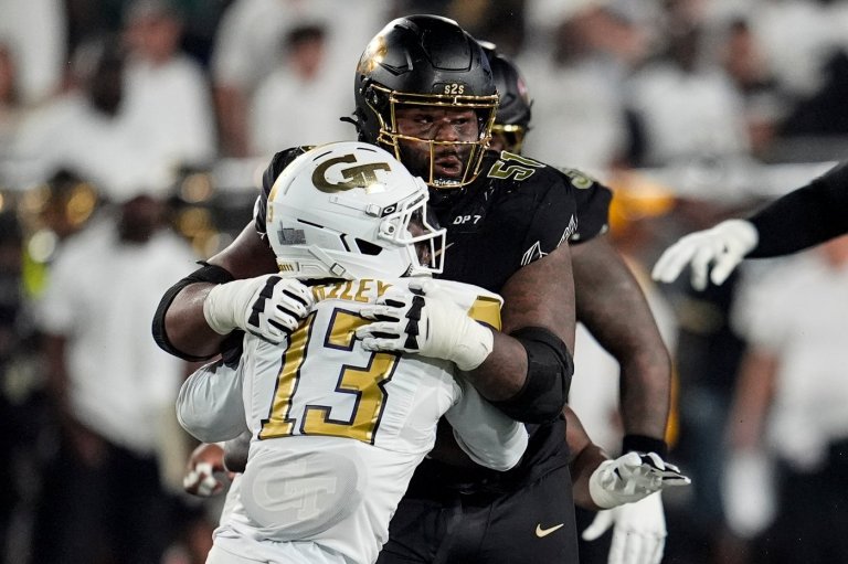 Following Travis Hunter, a 380-pound lineman becomes Deion Sanders' latest 2-way player at Colorado | iNFOnews.ca