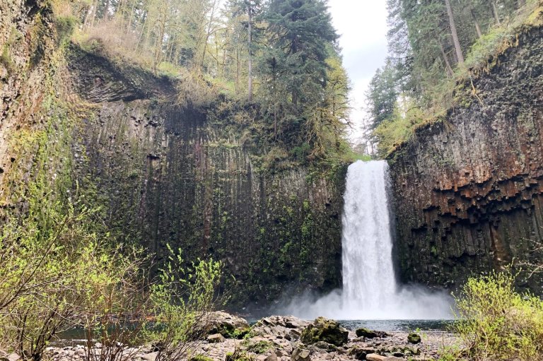 An iconic Oregon waterfall was put up for sale on Redfin. Lawmakers approved the money to buy it | iNFOnews.ca
