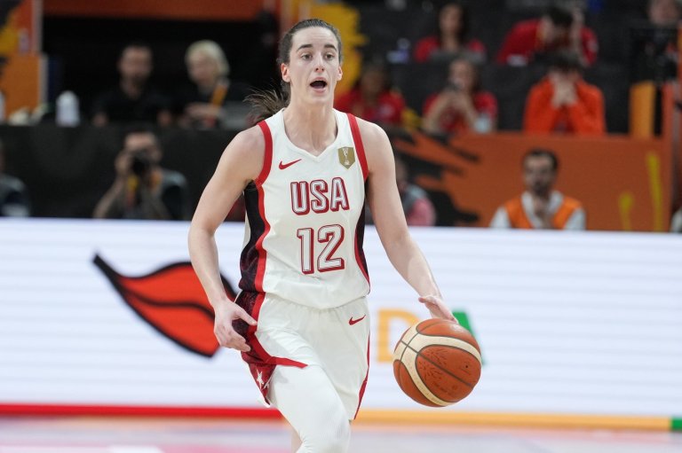 Caitlin Clark helps US beat China and 7-foot-3 Zhang Ziyu 94-61 in women's World Cup opener | iNFOnews.ca