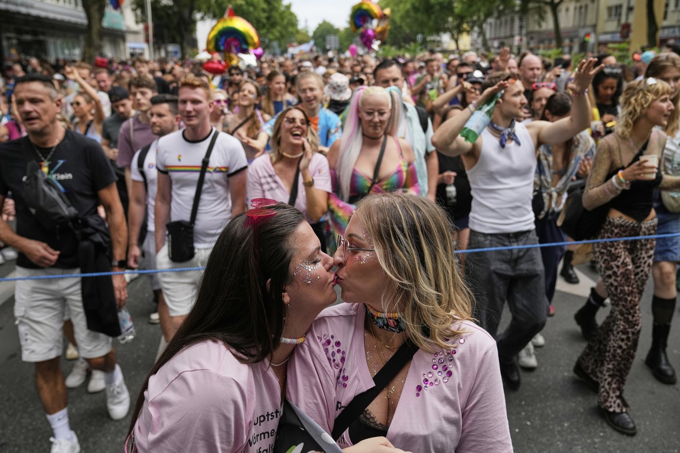 Berlin celebrates Pride parade with techno beats and rainbow flags | iNFOnews.ca
