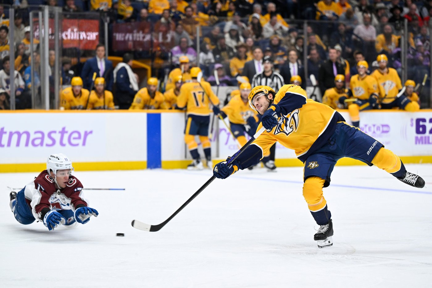 Blackwood makes 35 saves as Avalanche shut out Predators 3-0 | iNFOnews.ca