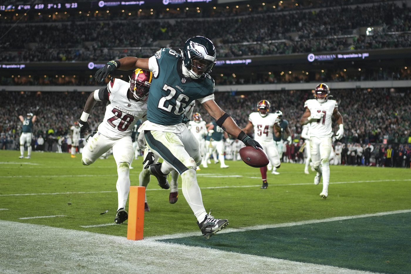 Saquon Barkley runs for 2 TDs, Eagles beat Commanders 26-18 to stretch NFC East lead | iNFOnews.ca