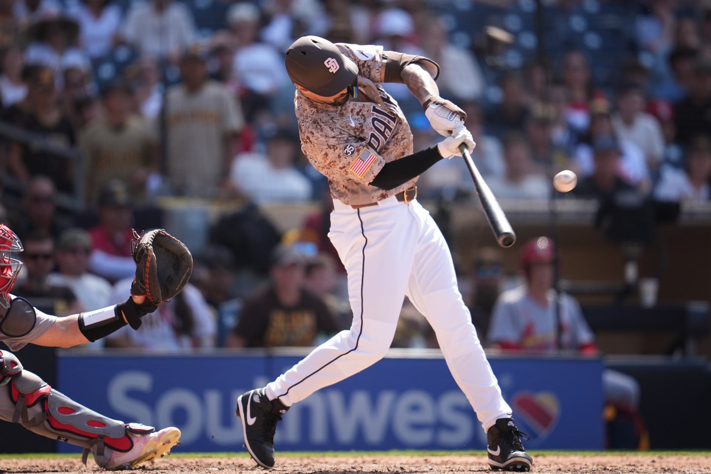 Castellanos hits tying homer in 9th and Machado delivers in 10th as Padres rally past Cardinals 3-2 | iNFOnews.ca
