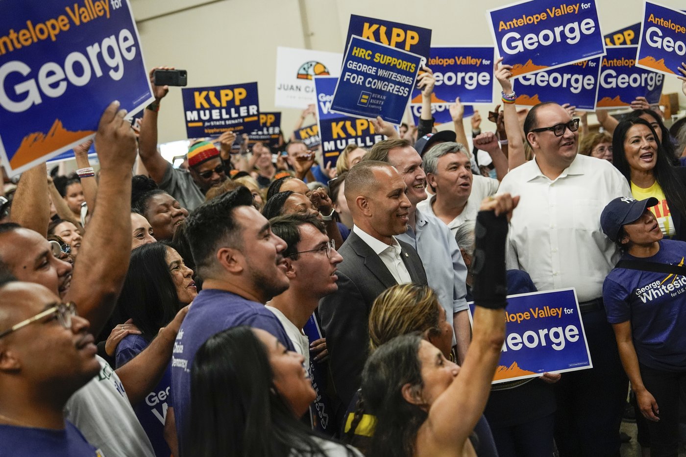 Democrat Hakeem Jeffries stumps in California in a bid to reclaim House control | iNFOnews.ca Democrat Hakeem Jeffries stumps in California in a bid to reclaim House control | iNFOnews.ca