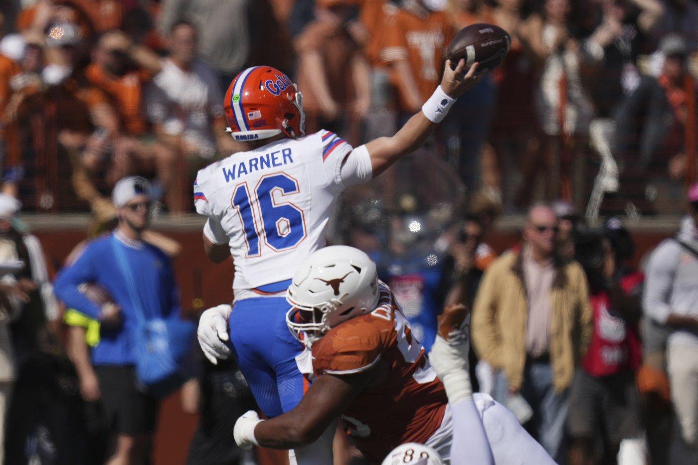 Ewers' 5 TD passes lead No. 5 Texas in 49-17 rout of struggling Florida | iNFOnews.ca