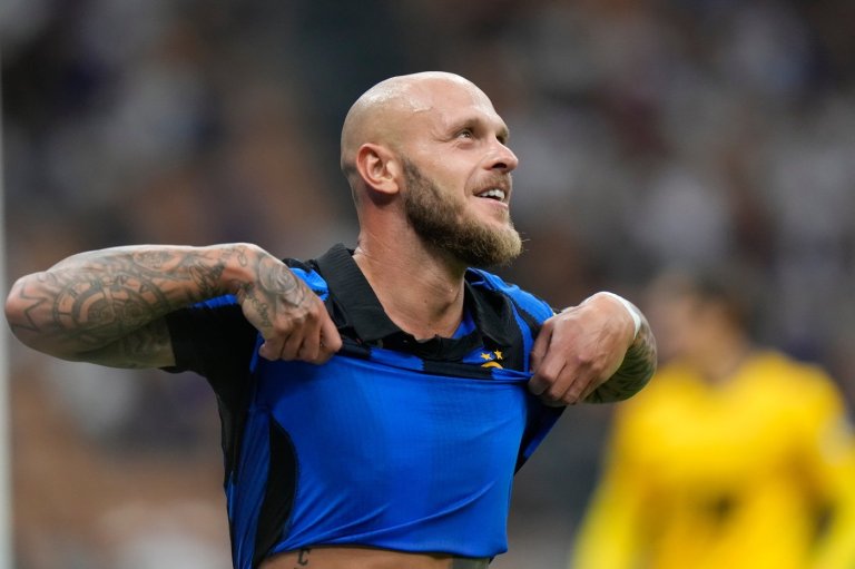 Inter fullback Federico Dimarco wins top honors at Italian players’ association gala | iNFOnews.ca