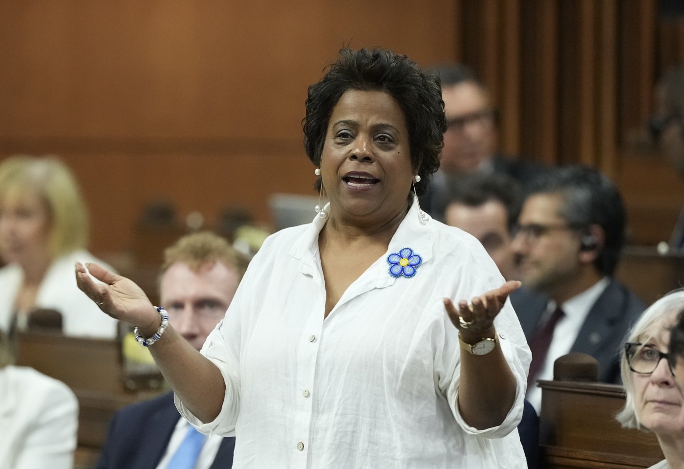 Health minister says she's not considering looser regulations on nicotine pouches | iN420