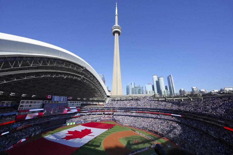 Photo Gallery: Blue Jays dump Yankees 10-1 in series opener | iNFOnews.ca