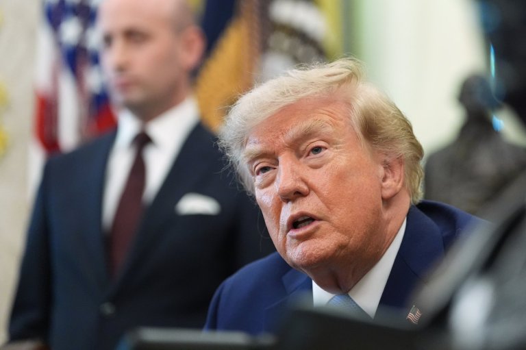 Trump signs 2 immigration actions to limit birthright citizenship and curb 'birth tourism' | iNFOnews.ca