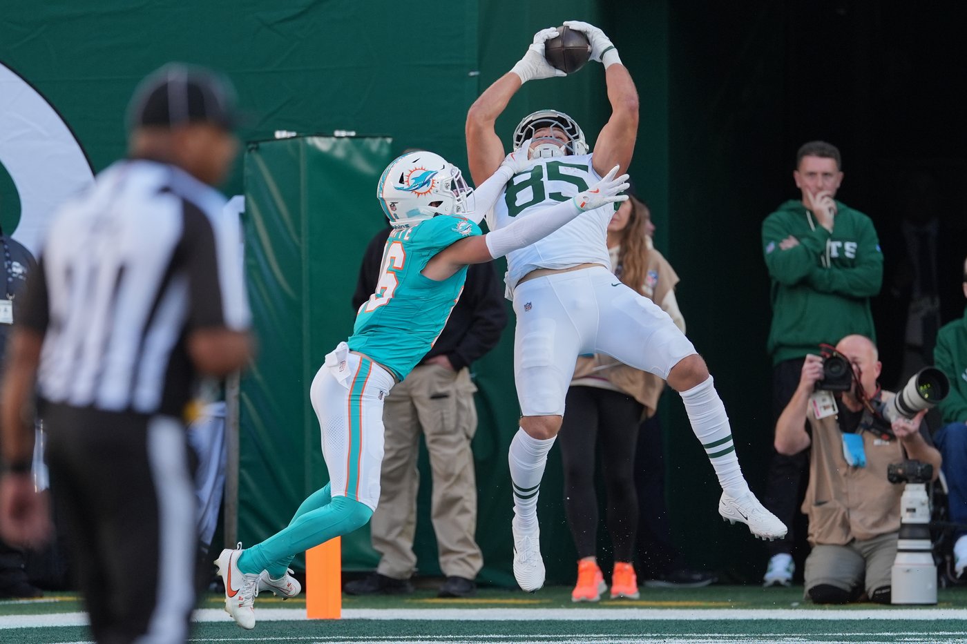 Malik Willis sparks first win for Jeff Hafley and Dolphins hold off late Jets rally in 28-25 victory | iNFOnews.ca Malik Willis sparks first win for Jeff Hafley and Dolphins hold off late Jets rally in 28-25 victory | iNFOnews.ca