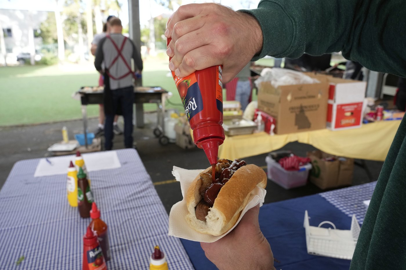 How the democracy sausage, a polling day snack, became Australia's election symbol | iNFOnews.ca