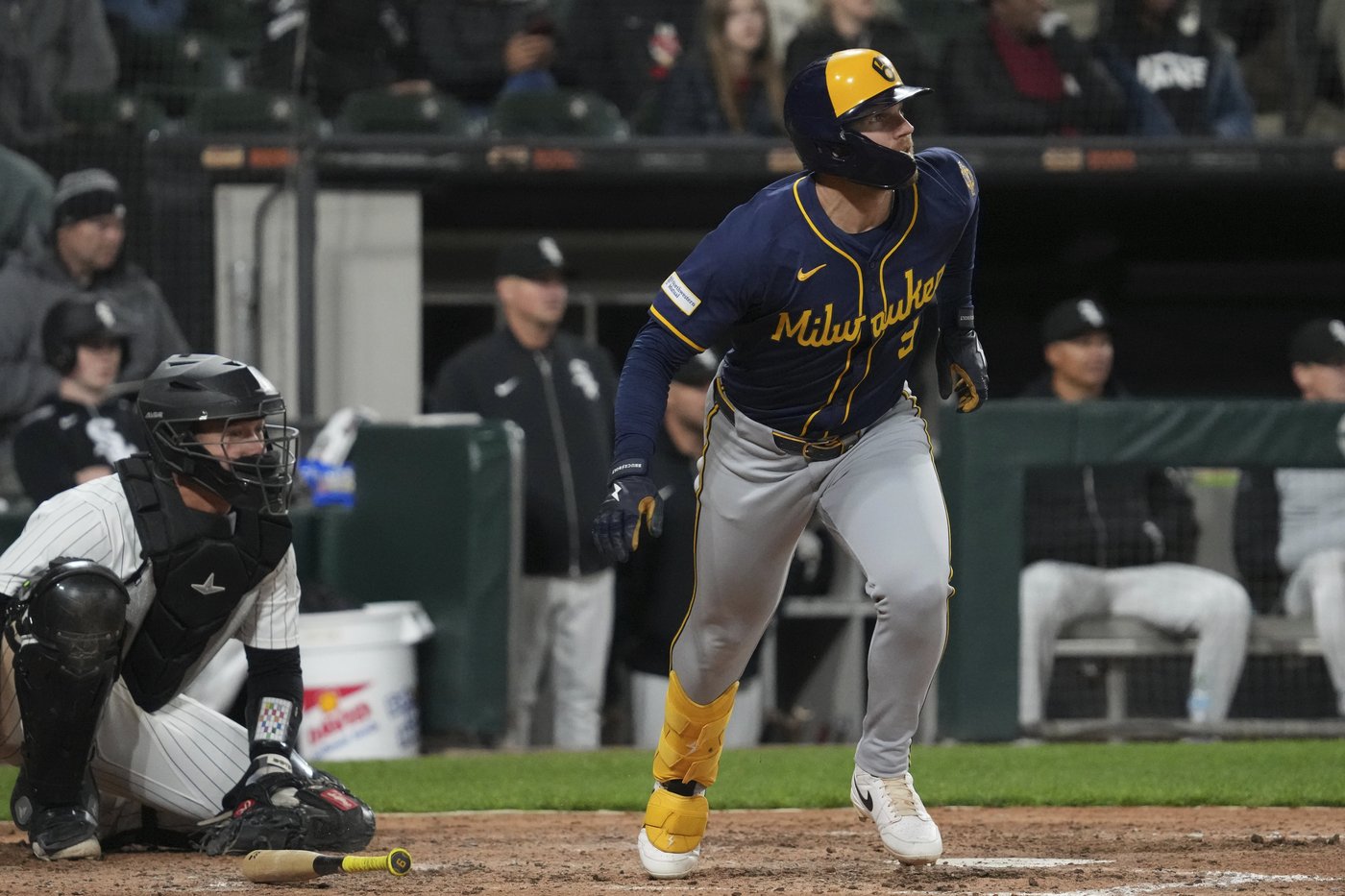 Jake Bauers hits 2-run double in the 8th inning to help the Brewers beat the White Sox 6-4 | iNFOnews.ca