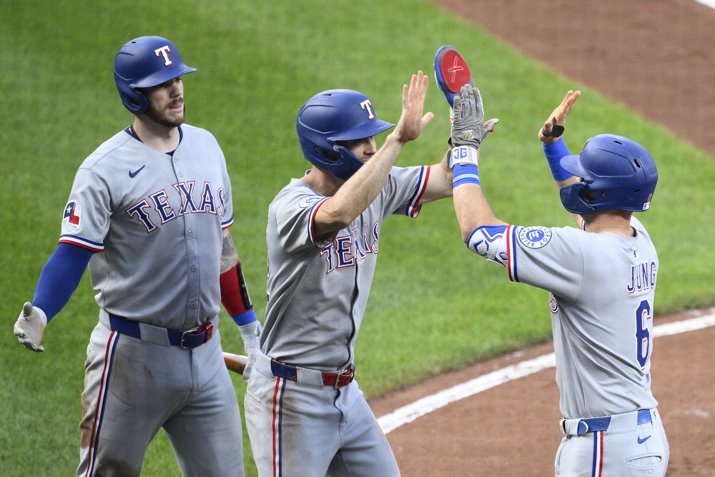 Jacob deGrom loses no-hit bid in 8th, leads Rangers over Orioles 7-0 | iNFOnews.ca Jacob deGrom loses no-hit bid in 8th, leads Rangers over Orioles 7-0 | iNFOnews.ca