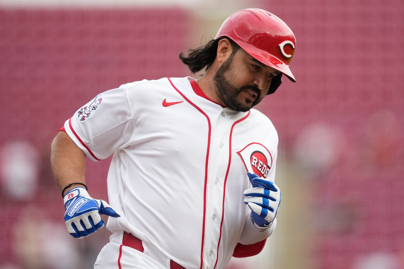 Reds scratch designated hitter Eugenio Suárez from lineup vs Tigers due to back issue | iNFOnews.ca