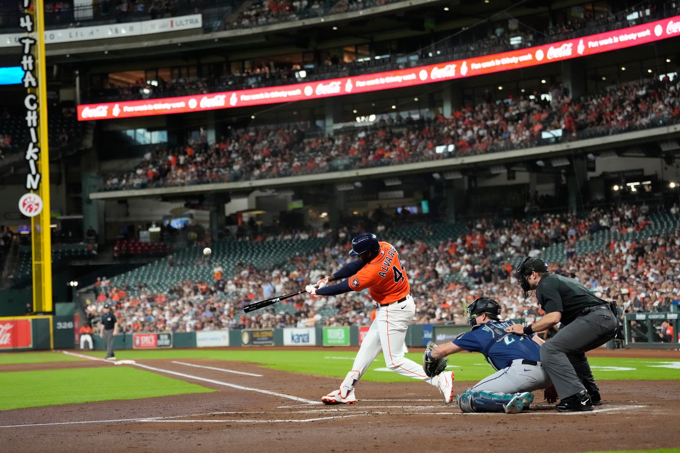 Walker’s 10th-inning 3-run blast lifts the Astros past the Mariners 10-7 | iNFOnews.ca