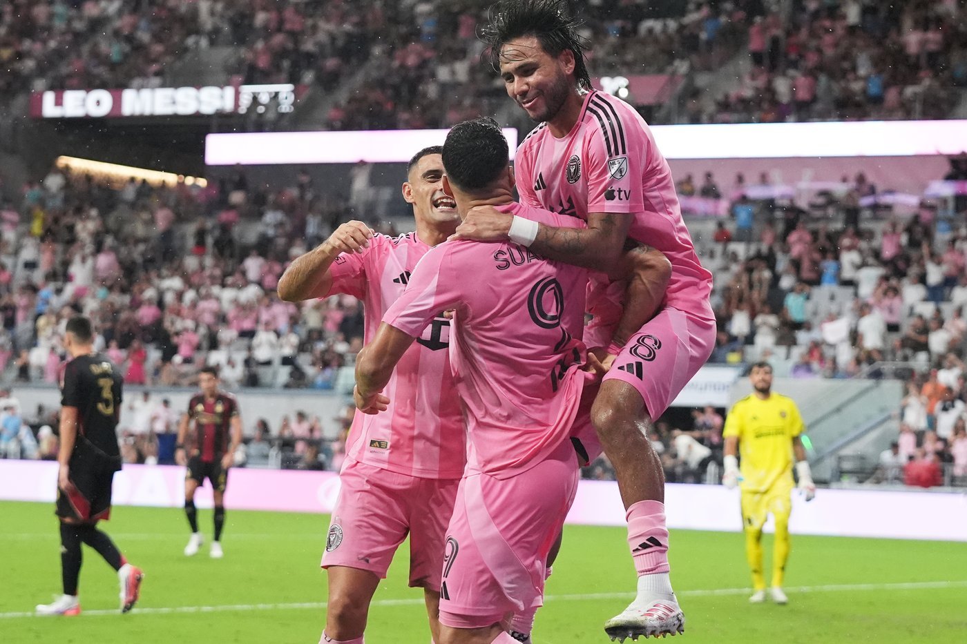 Messi logs 2 assists for Inter Miami in first match since retiring from international soccer | iNFOnews.ca