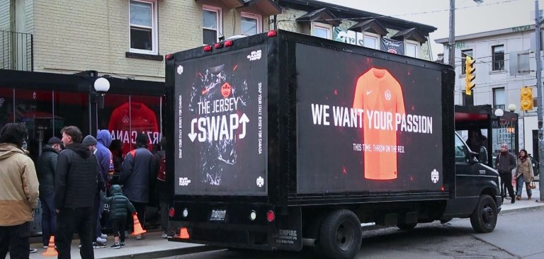 In Toronto’s Little Italy, fans line up to swap jerseys and embrace Team Canada | iNFOnews.ca