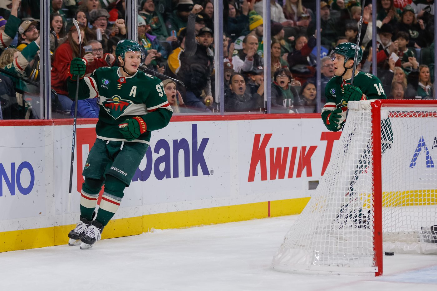 Quinn Hughes scores in Minnesota debut as Wild beat Bruins 6-2 for 4th straight win | iNFOnews.ca Quinn Hughes scores in Minnesota debut as Wild beat Bruins 6-2 for 4th straight win | iNFOnews.ca