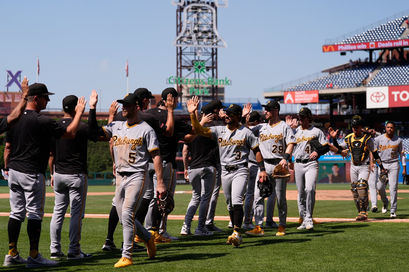 Valdez helps Pirates beat Phillies 6-1 to split their four-game series | iNFOnews.ca