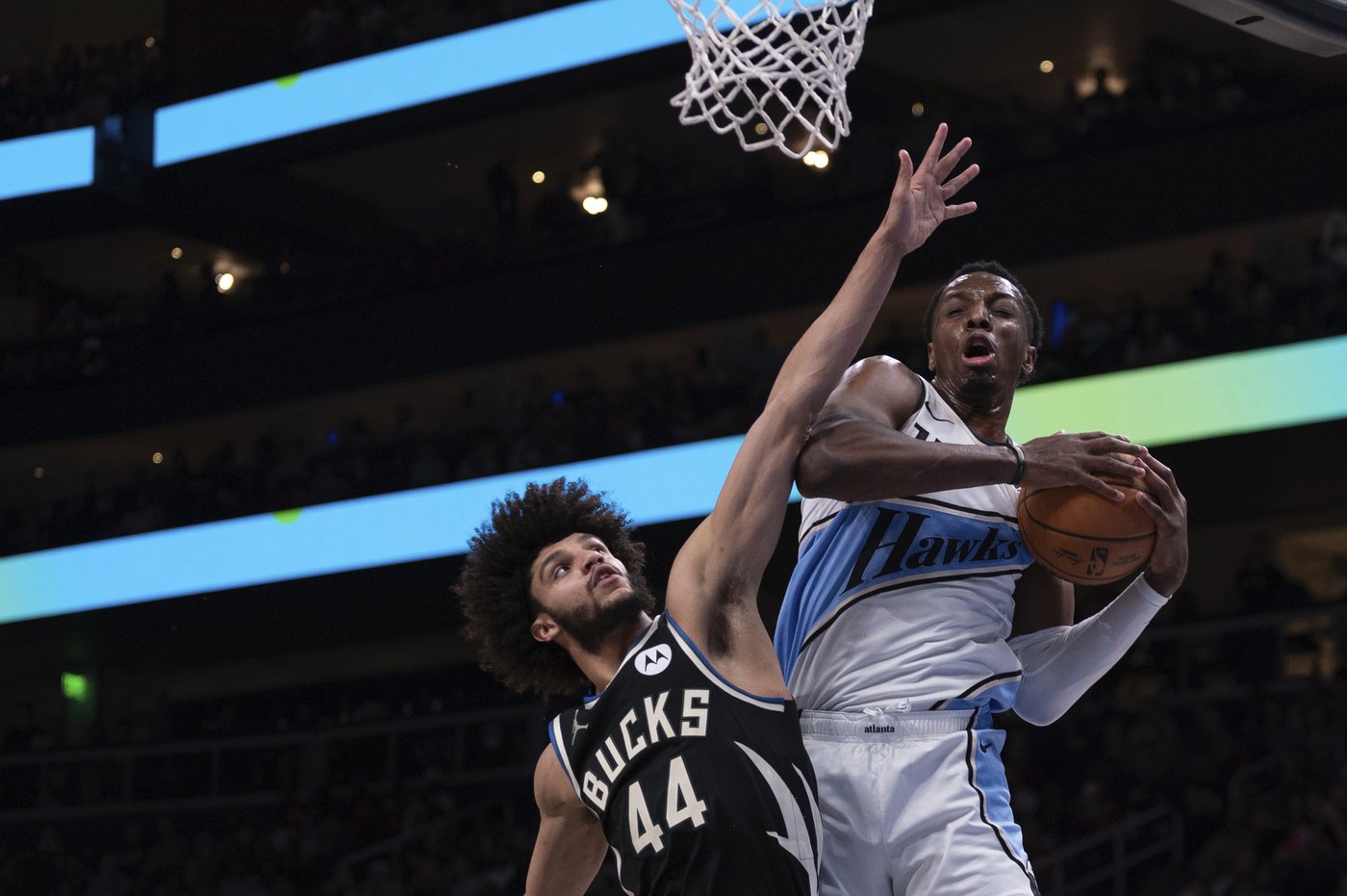 Trae Young helps Hawks overcome 21-point deficit in 115-110 victory over Bucks | iNFOnews.ca