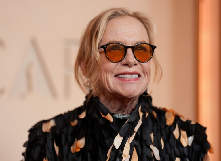 Amy Madigan wins Oscar for best supporting actress in ‘Weapons,’ 40 years after last nomination | iNFOnews.ca