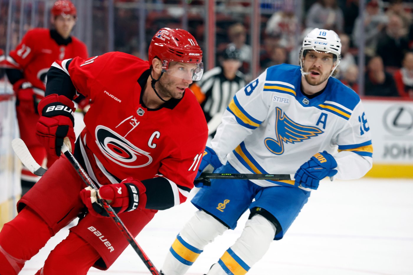 Snuggerud scores 2, Binnington stops 31 shots as Blues beat East-leading Hurricanes 3-1 | iNFOnews.ca