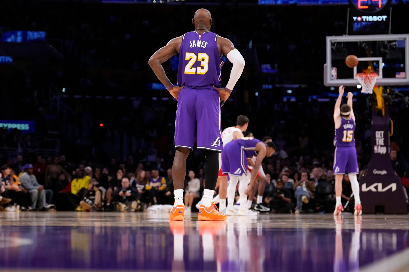 LeBron James isn't worried yet after Lakers lose 2nd straight potential series clincher to Rockets | iNFOnews.ca