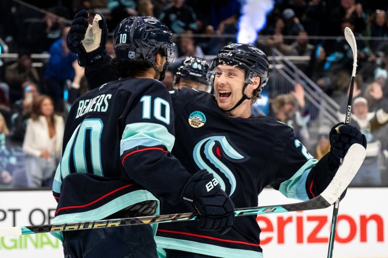 Mackie Samoskevich's late goal lifts Kraken over Mammoth 5-3 | iNFOnews.ca