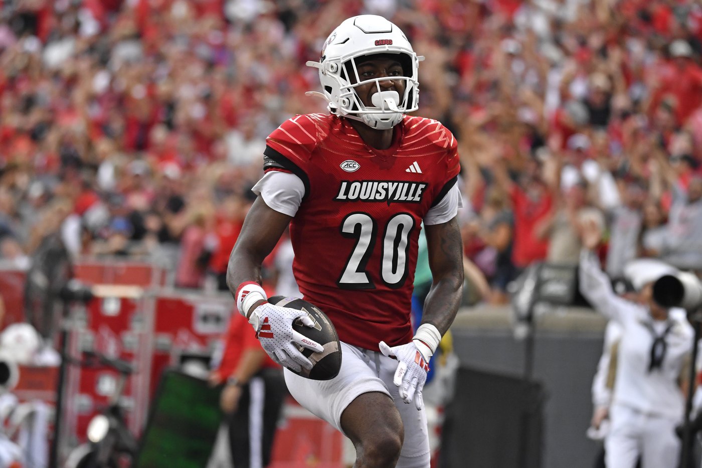 Brooks, Holloway come up big in second half to help No. 19 Louisville outlast Georgia Tech 31-19 | iNFOnews.ca