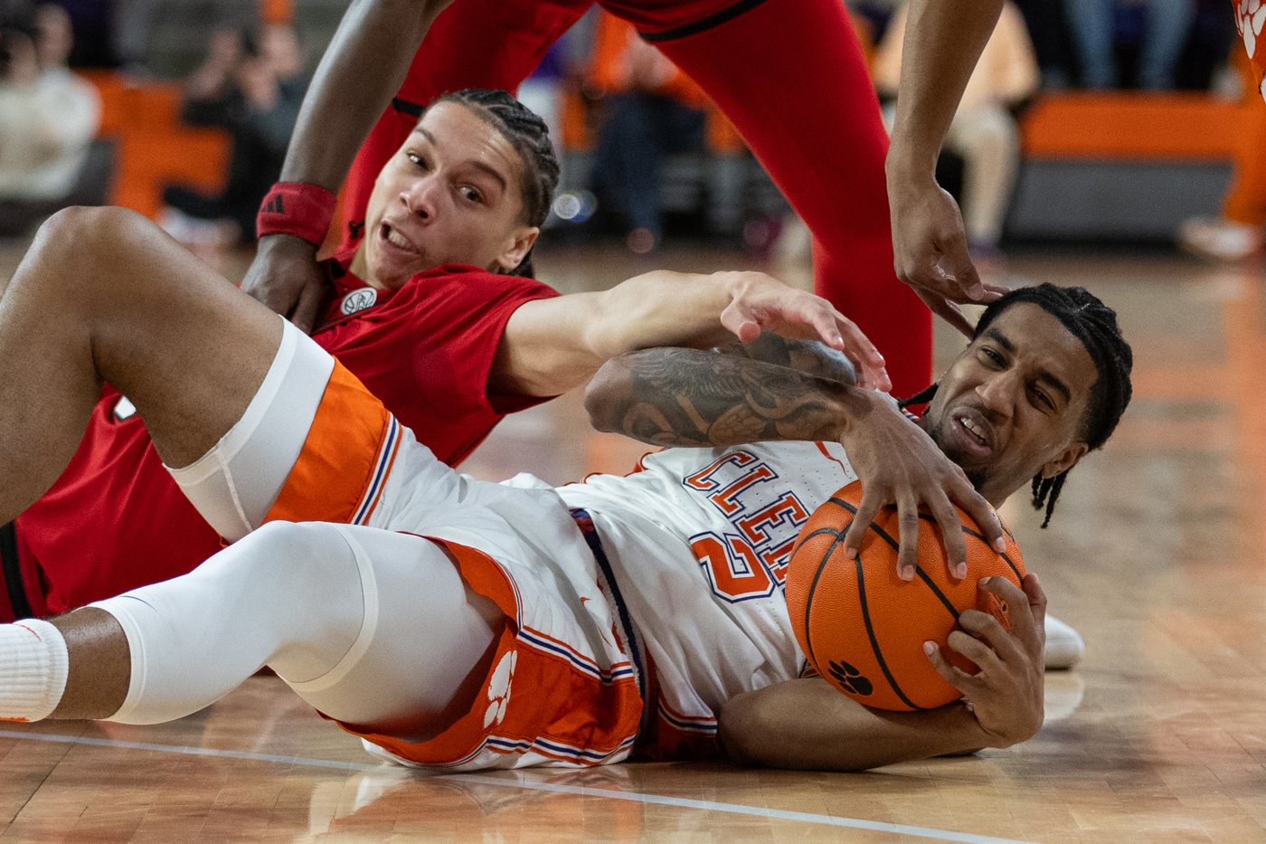 Williams' 3 in OT lifts N.C. State to 80-76 victory over No. 18 Clemson | iNFOnews.ca